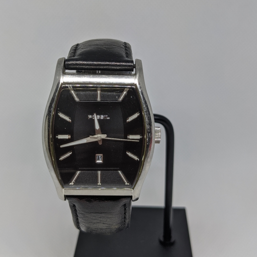Fossil Men's Black dial leather watch FS4444